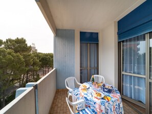 Outdoor dining - Comfy house with pool to enjoy (Bibione)