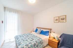 3 bedrooms, bed sheets
