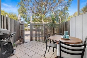 Outdoor dining - Oceanic Hideaway 18: 1  BR, 1  BA Apartment in Sorrento, Sleeps 4 (Sorrento)
