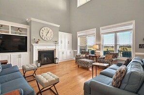 TV, fireplace - Parkers Peace-5 Bedroom, 5+Bath home on Jinx Creek, Come and enjoy the peace of dockside relaxation with a sunset view! (Ocean Isle Beach)