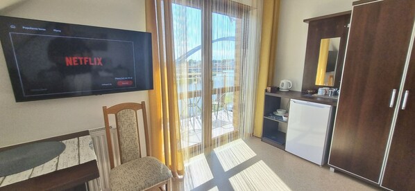 Superior Double Room, 1 Katil Kelamin (Double) dengan Katil Sofa, River View | Peralatan tempat tidur premium, ruang kerja komputer riba 