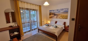 Comfort Double Room, 1 Queen Bed, Courtyard View | Premium bedding, individually decorated, laptop workspace - Villa Kapitańska (Kolobrzeg)