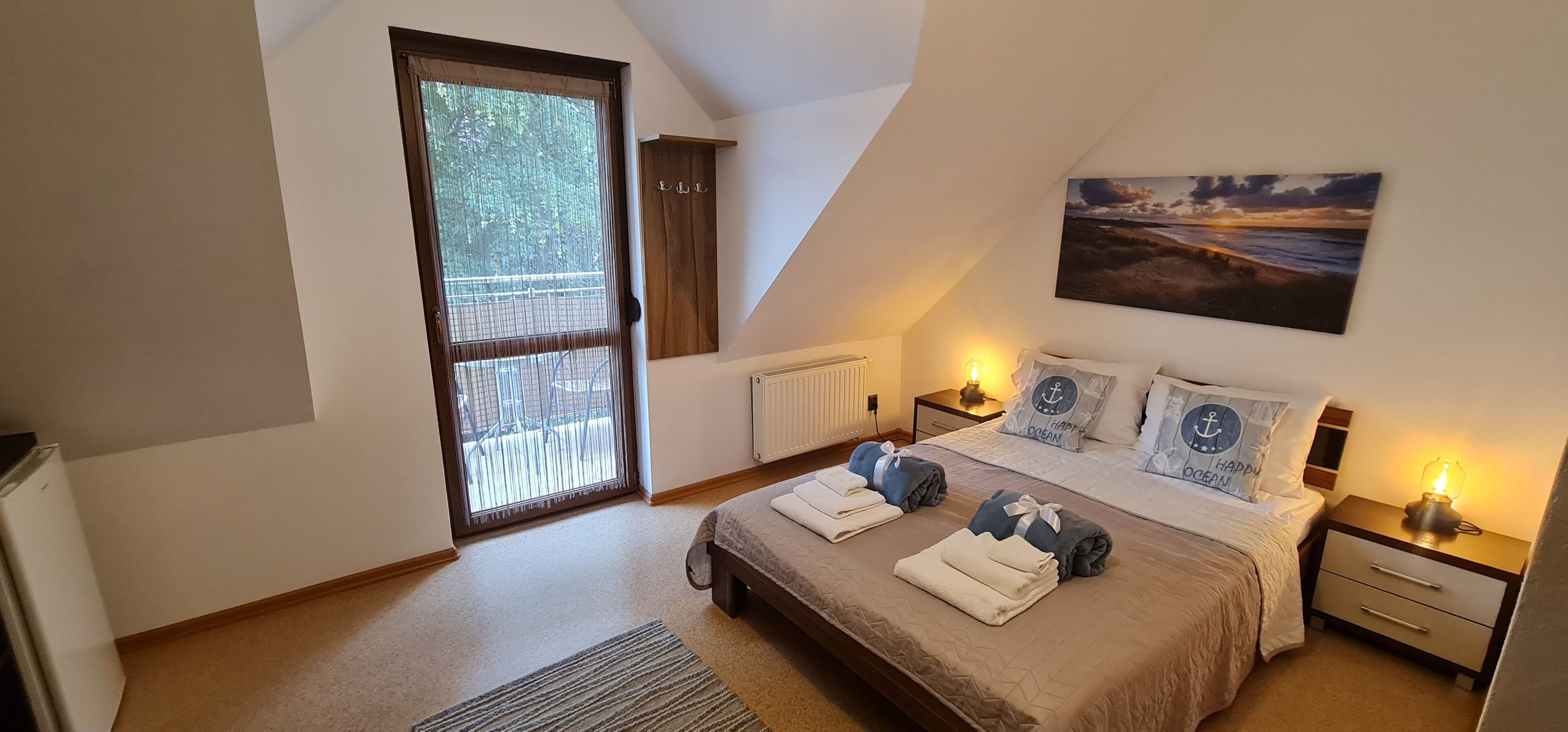 ห้องคอมฟอร์ทดับเบิล, ปลอดบุหรี่, วิวสวนหย่อม | เครื่องนอนระดับพรีเมียม, พื้นที่ทำงานแบบใช้แล็ปท็อป, ผ้าม่านกันแสง