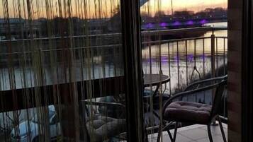 Premium bedding, laptop workspace, blackout curtains, soundproofing