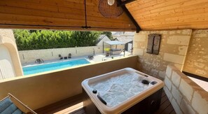 Comfort Double Room, Pool View | Private spa tub - Cave Auger La Maison d'Hotes (Restigne)
