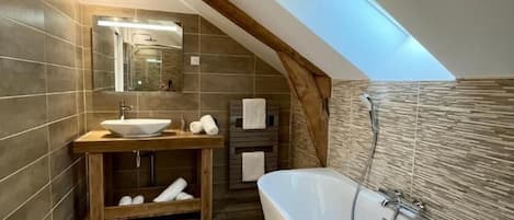 Family Suite | Bathroom