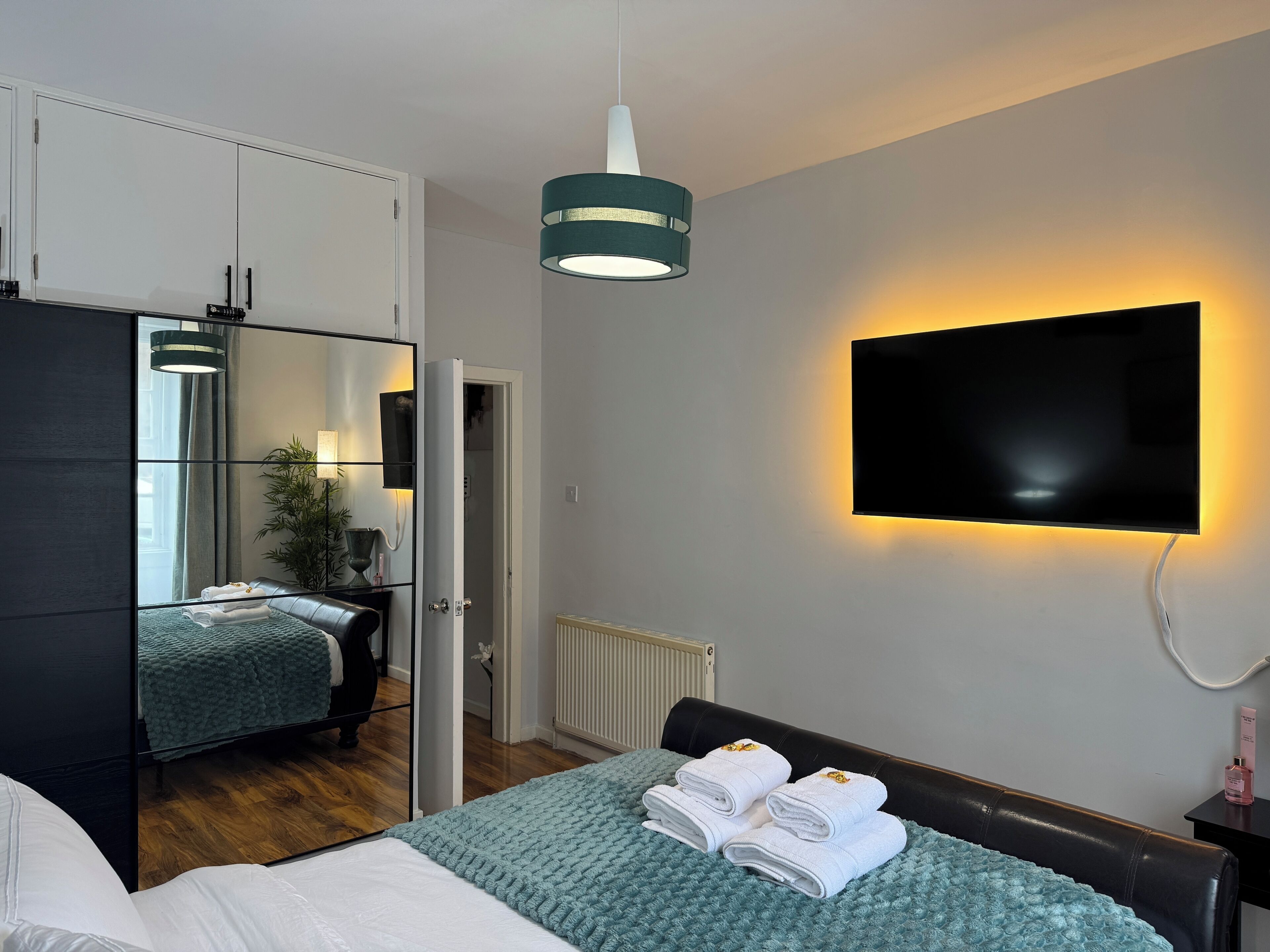 2 bedrooms, iron/ironing board, free WiFi, bed sheets