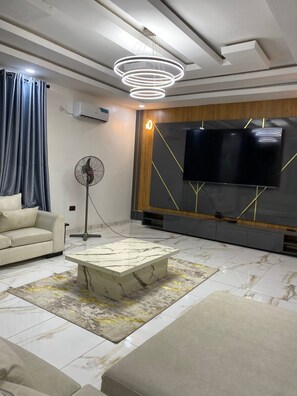 House, 2 Bedrooms, Balcony | Living room