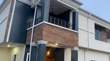 House, 2 Bedrooms, Balcony | Exterior