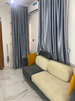 House, 2 Bedrooms, Balcony | Ruang tamu