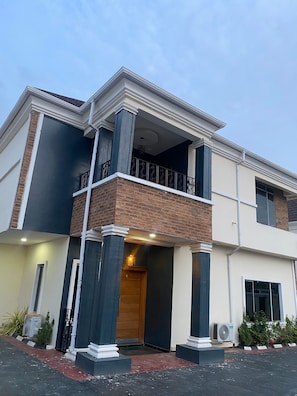 House, 2 Bedrooms, Balcony | Exterior