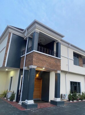 House, 2 Bedrooms, Balcony | Exterior