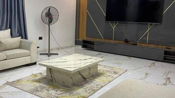 House, 2 Bedrooms, Balcony | Living room