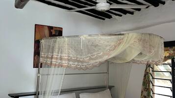 Double Room, Balcony, Garden View | In-room safe, free WiFi