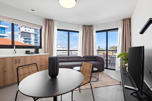 Apartment - Finikoudes Marina View 201 (Larnaca)