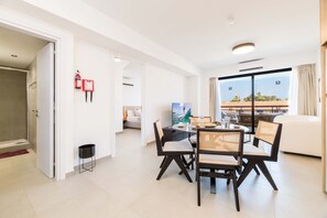 Apartment - Finikoudes Marina View 102 (Larnaca)