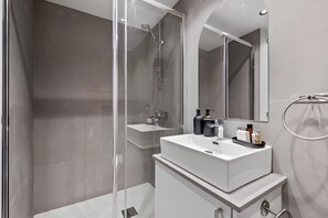 Apartment - Finikoudes Marina View 102 (Larnaca)