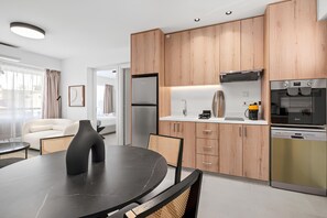 Apartment - Finikoudes Marina View 102 (Larnaca)