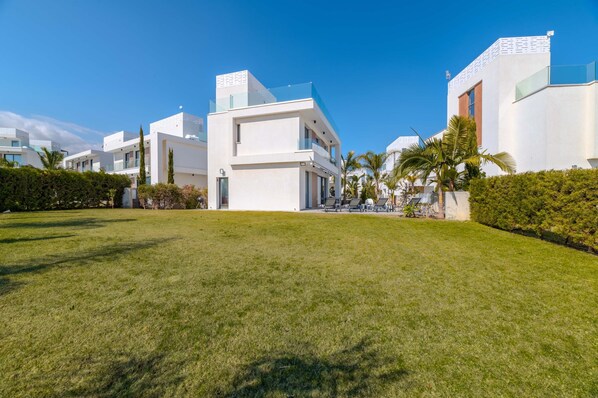 House - By The Beach - Aura Villa (Paralimni)