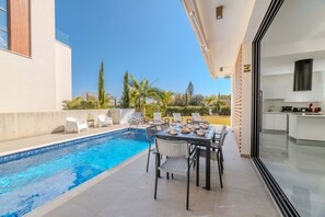 Villa - By The Beach - Aura Villa (Paralimni)