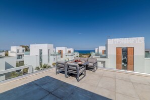 Villa - By The Beach - Aura Villa (Paralimni)
