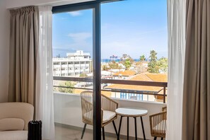 Apartment - Finikoudes Marina View 202 (Larnaca)