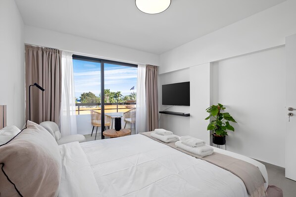 Apartment - Finikoudes Marina View 202 (Larnaca)