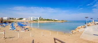 By The Beach - Emerald Seaview Villa