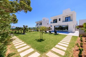 Unclassified image, 2 of 22, button - By The Beach - Sea Pearl Villa (Paralimni)