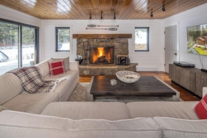 Smart TV, chimenea, estéreo, impresora
