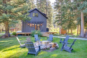 Terrace/patio - Big Sky Vacation Rentals: Riverbend Haven (Gallatin Gateway)
