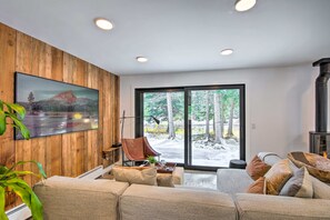 Smart-TV, Kamin, Videospiele, Stereoanlage