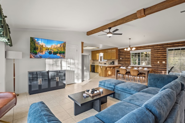 Smart TV, fireplace
