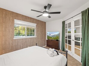 3 bedrooms, iron/ironing board, free WiFi, bed sheets - Redesigned - Fire pit - BBQ - Sleeps 12 - King Bed (Ahwahnee)