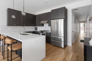 Fridge, microwave, oven, stovetop - The Prestige: Designer 3BR/2BA in Prime Location (Chicago)