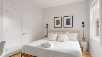 3 bedrooms, desk, iron/ironing board, travel crib