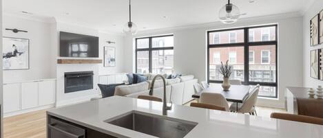 المنشأة من الداخل