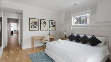 3 bedrooms, desk, iron/ironing board, travel crib