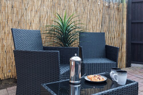 Countryside Stay Near JCB, Peak District & Alton Towers