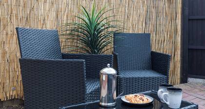 Countryside Stay Near JCB, Peak District & Alton Towers