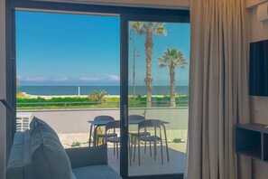 Smart TV - Beachfront Bliss: Relax with a Stunning Sea View (Porto Sant'Elpidio)