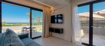 Two Steps from the Sea: Comfort & Relaxation on the Terrace