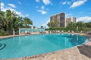 Piscine extérieure, piscine chauffée