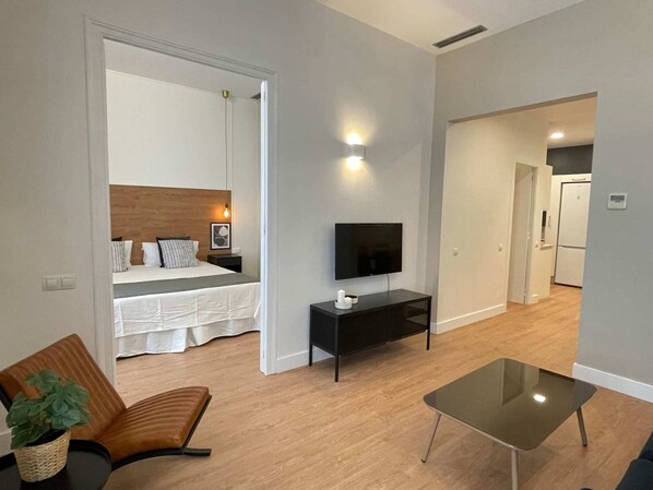 2 habitaciones, escritorio, tabla de planchar con plancha y wifi gratis 