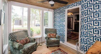Welcome to Jewel Box Cottage! Our cottage has been carefully curated for you.