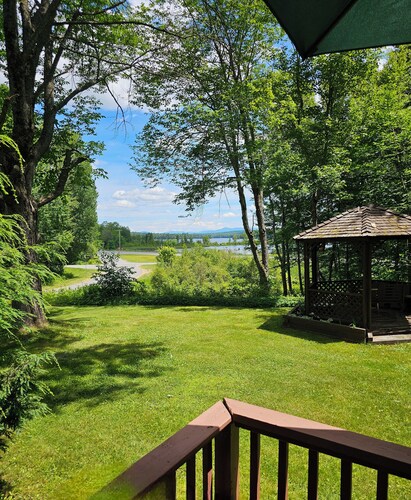 2-bedroom Lakeview house near Tupper Lake with AC, WiFi, Deck, Gazebo, Firepit