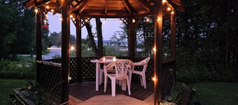 2-bedroom Lakeview house near Tupper Lake with AC, WiFi, Deck, Gazebo, Firepit