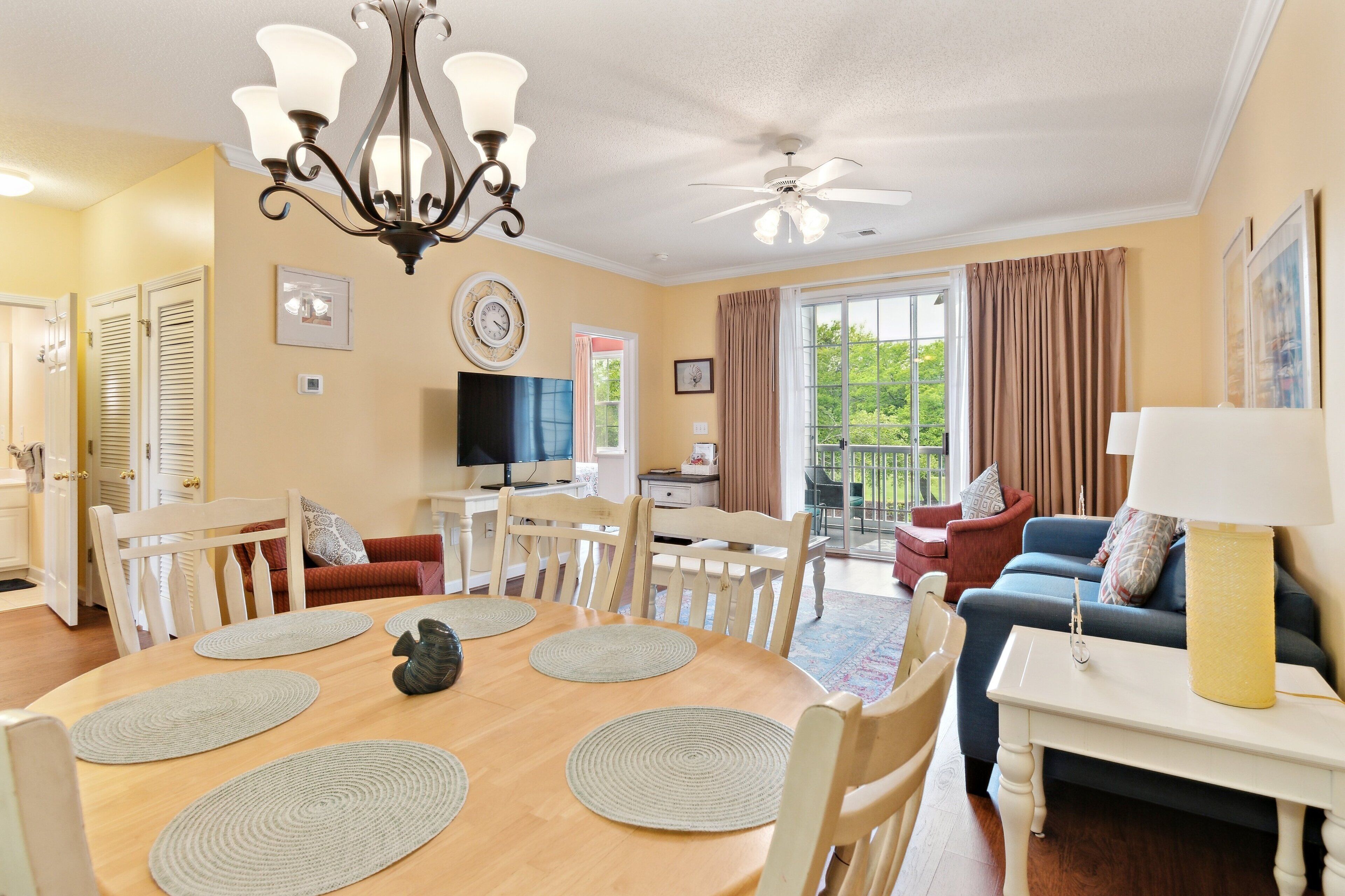 Appart'hôtel, 2 chambres | Coin séjour | TV connectée, services de streaming