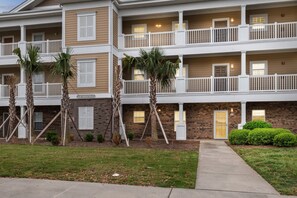 Condo, 2 Bedrooms | Exterior