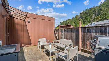 Cottage, 1 Bedroom | Outdoor dining